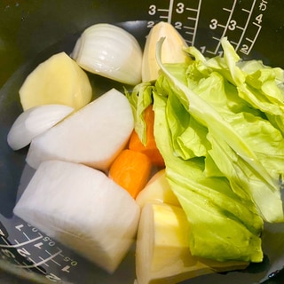 炊飯器で簡単！離乳食初期◎お野菜ペーストと野菜出汁